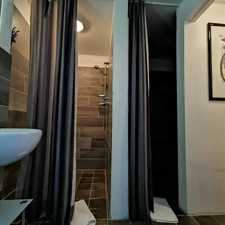 River Townhouse *
